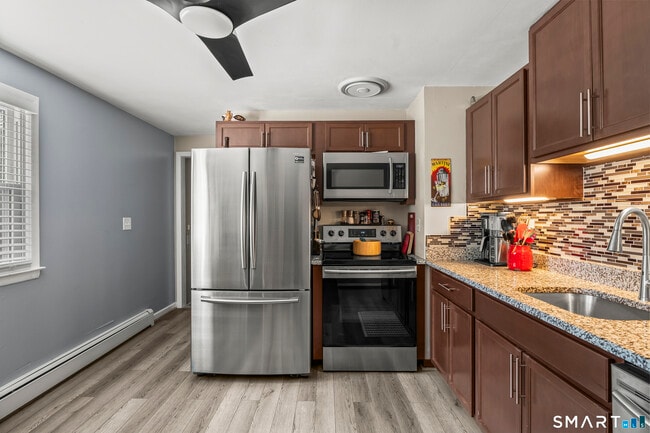 Building Photo - 77 Basswood Dr