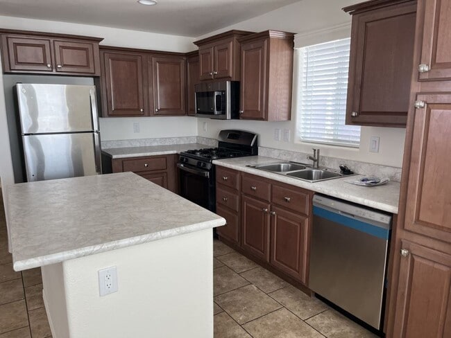 Building Photo - 5303 E Twain Ave