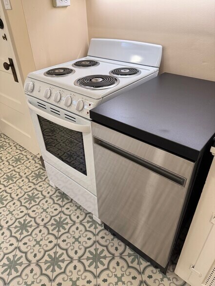 Building Photo - 452 S 800 E