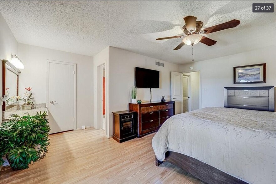 Building Photo - 221 Venture Blvd S