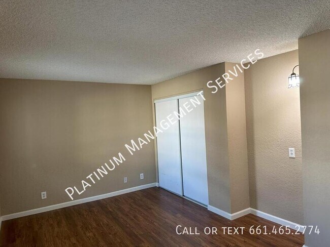 Building Photo - 404 Fairway Dr