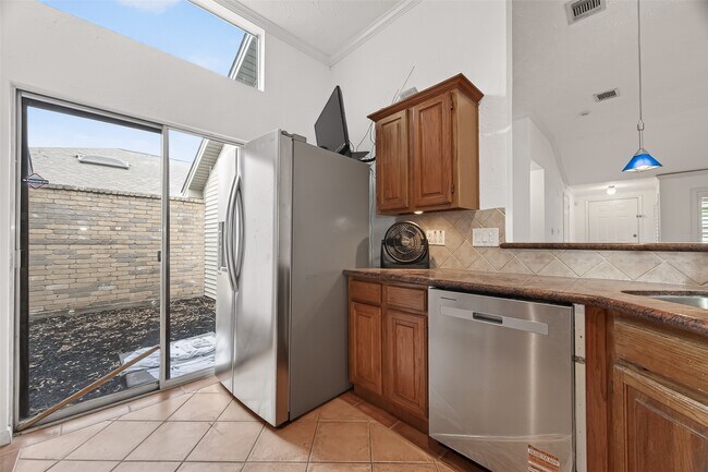 Building Photo - 3306 S Greenpark Dr