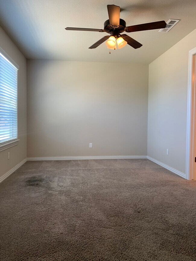 Building Photo - 3-Bedroom, 2.5-Bath TOWNHOME IN ROGERS!!!!