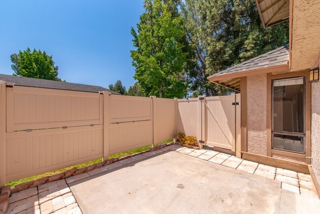 Building Photo - 28763 Conejo View Dr