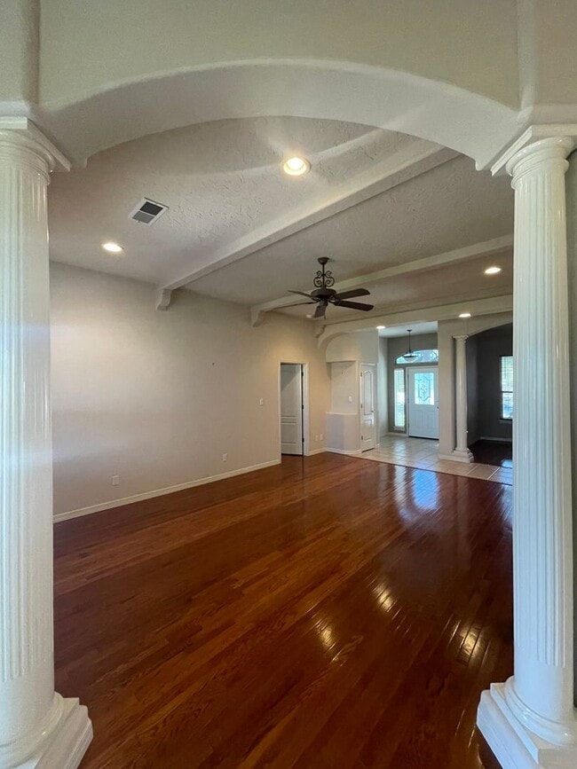 Building Photo - Gorgeous Home in Sonoma Ranch off Golf Club Rd!