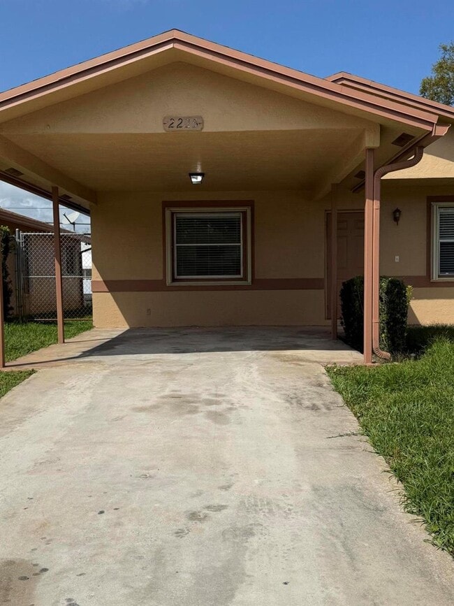 Building Photo - 2225 Raleigh St