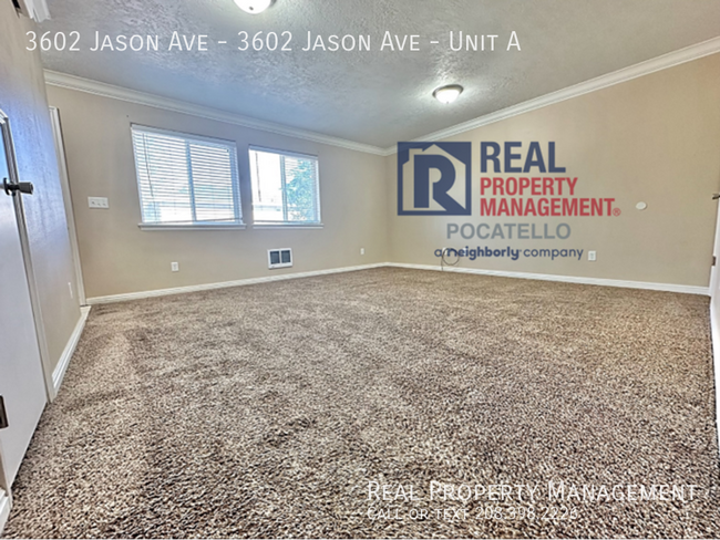 Building Photo - 3 Bed/ 1.5 bath duplex - Pets negotiable