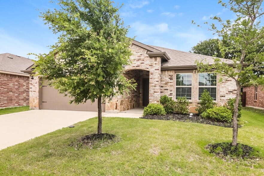 Building Photo - 710 Meadow Wood Ln