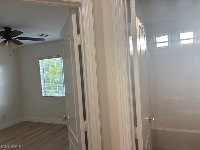 Building Photo - 9368 Pineneedle Ridge St