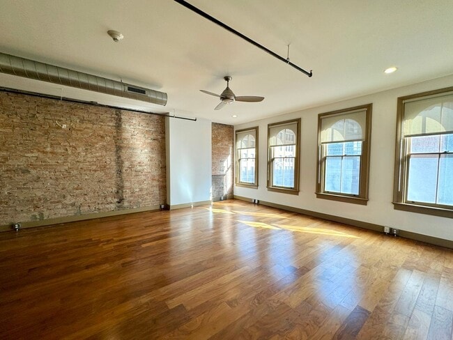 Building Photo - 641 Walnut St