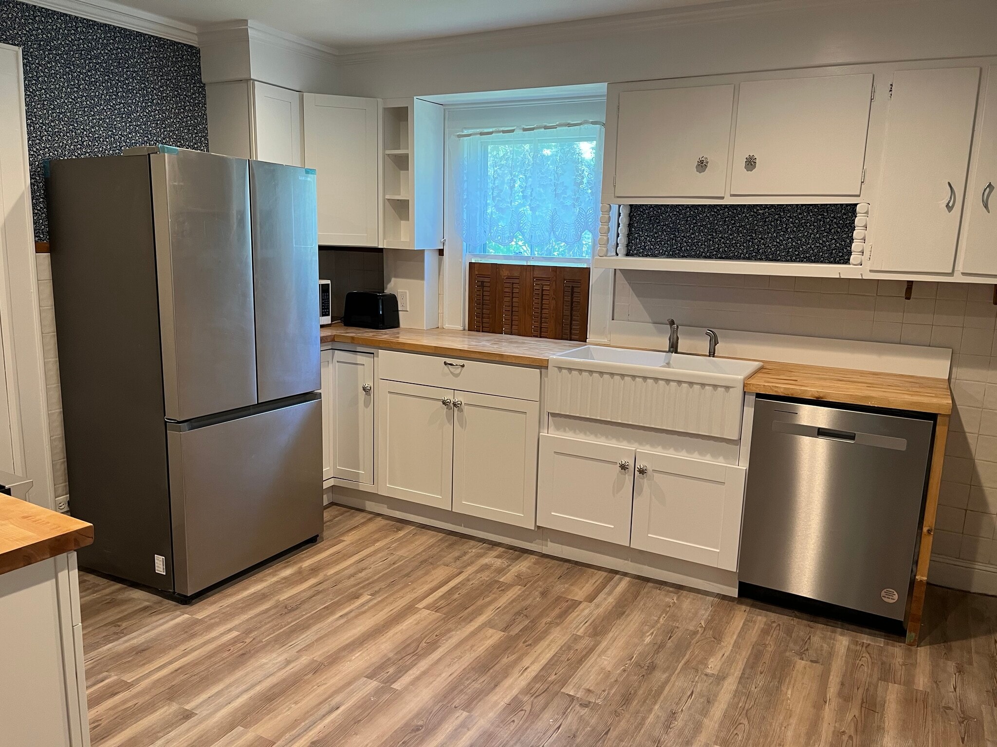Large eat in kitchen with new appliances - 60 Grove St