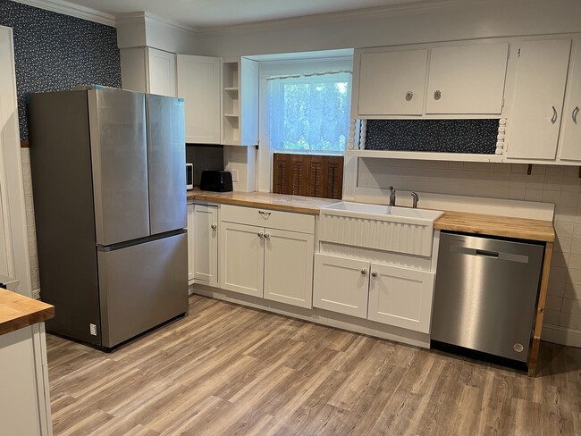 Large eat in kitchen with new appliances - 60 Grove St