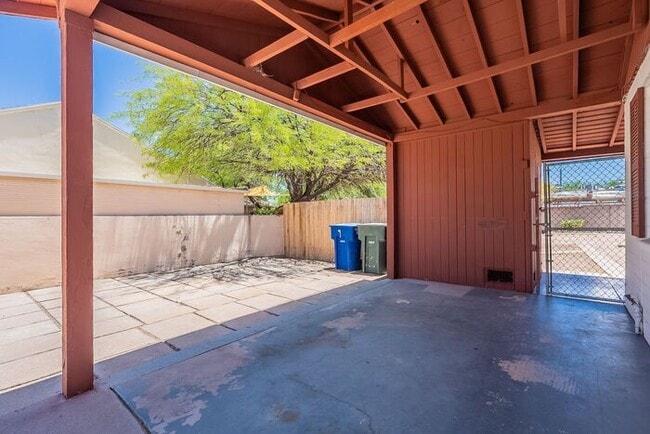 Building Photo - Desert Light & Outdoor Living – Tucson 2 B...
