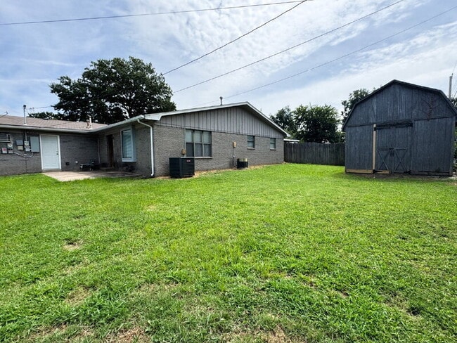 Building Photo - 240 S 120th E Ave