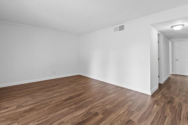 Building Photo - 3918 La Mirada Dr N