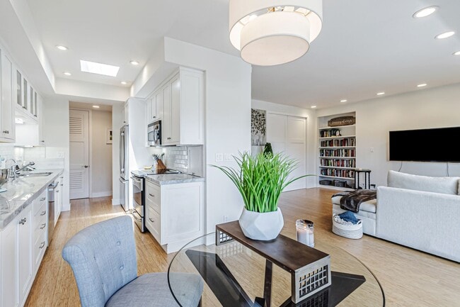 Building Photo - Top-Floor Corner Condo Near Downtown Palo ...