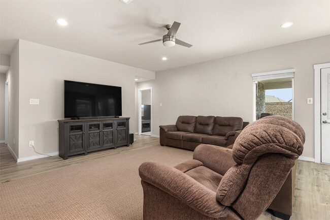Building Photo - 2612 Golden Palms Ln