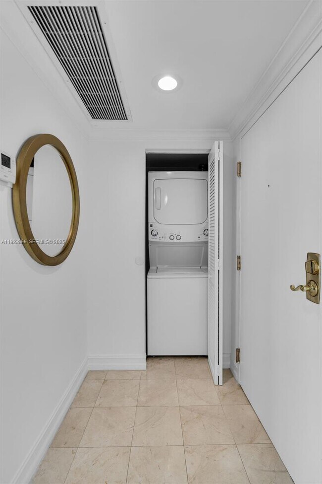 Building Photo - 800 Claughton Island Dr