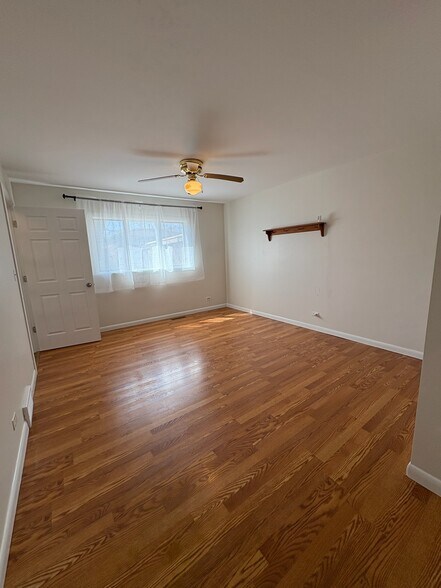 Building Photo - 356 2nd Ct