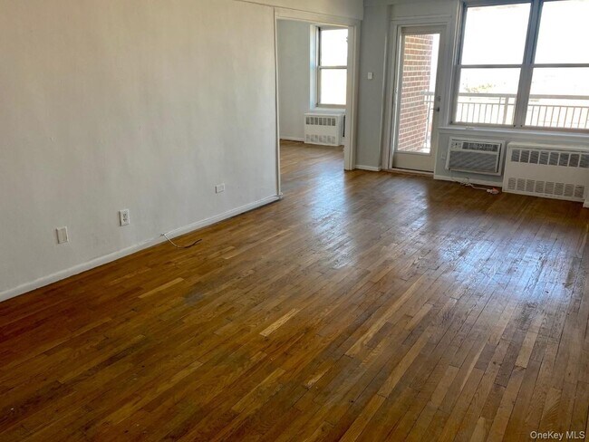 Building Photo - 410 E Broadway