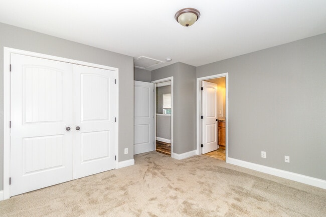 Building Photo - 926 Warrior Hill Dr