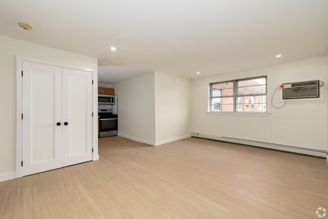 Building Photo - 921 Tyson Ave