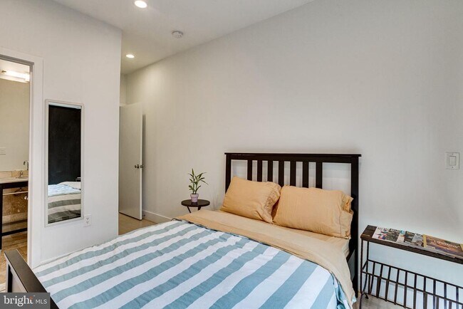 Building Photo - 1830 11th St NW