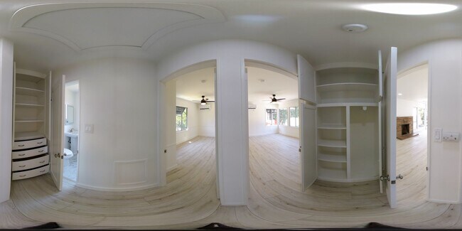 Building Photo - Beautifully Remodeled Detached 2 Bed 1 Bath Home with yard and pet friendly!