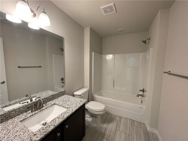 Building Photo - 416 Emerald Woods