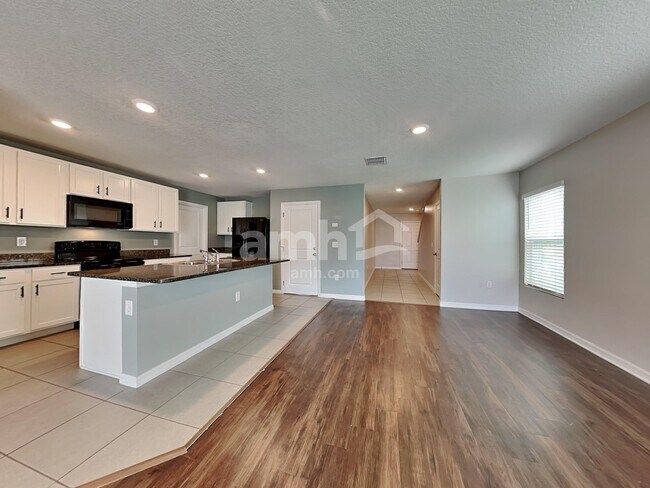 Building Photo - 10416 Flathead Dr