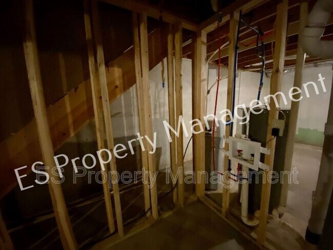 Building Photo - 8070 Chiltern Dr