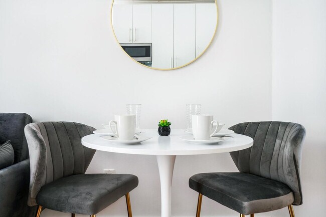 Building Photo - 45 E 33rd St