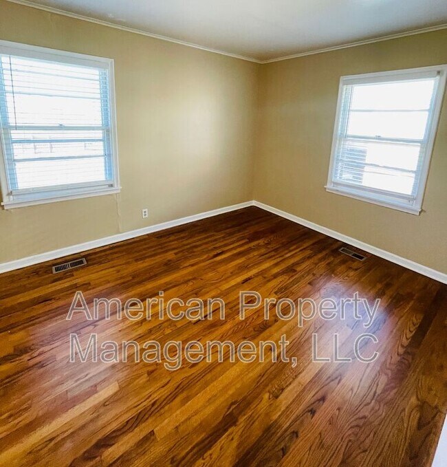 Building Photo - 4409 E 21st Pl