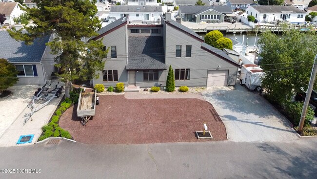 Building Photo - 813 Cable Dr