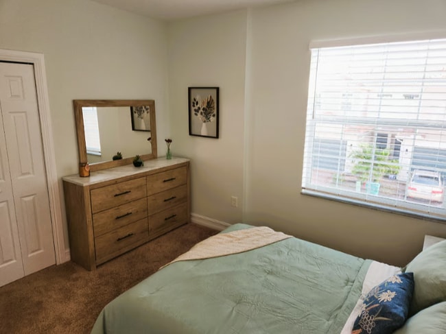 Building Photo - Beautiful FULLY FURNISHED 3 bedroom, 2.5 b...