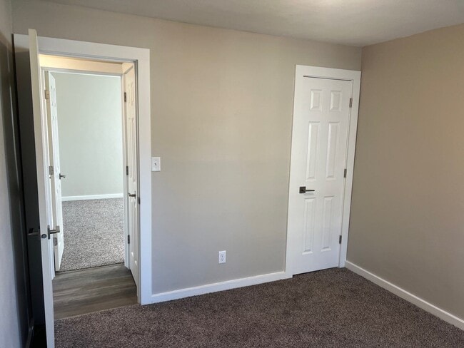 Building Photo - 2 Bedroom House for Rent in Lake Station