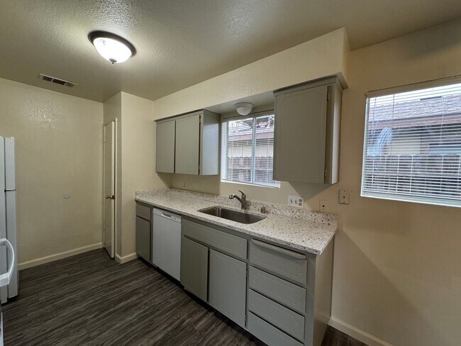 Building Photo - 3366 - Atreya