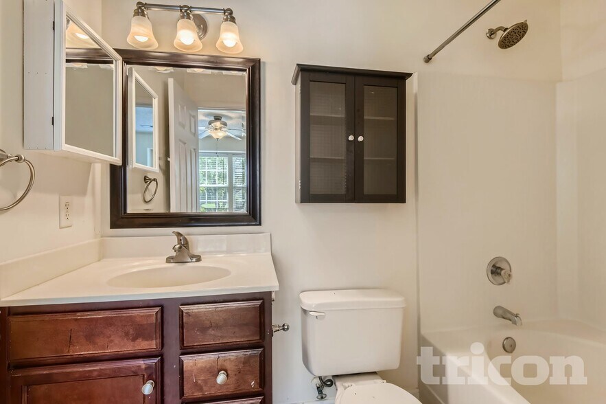 Building Photo - 9735 Veronica Dr