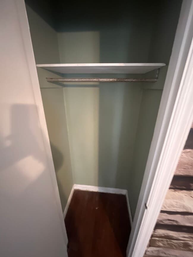 Building Photo - 3 Bed/2 Bath Home