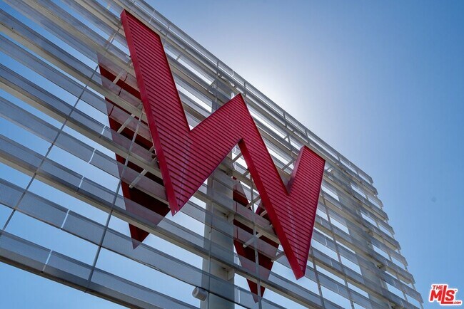 Building Photo - 6250 Hollywood Blvd