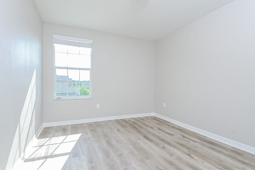 Building Photo - 8302 Cherry Branch Dr