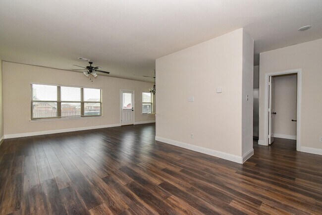 Building Photo - 6819 Jade Dr