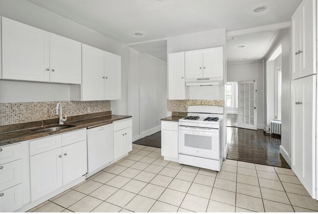 Building Photo - 16 Mayfair St