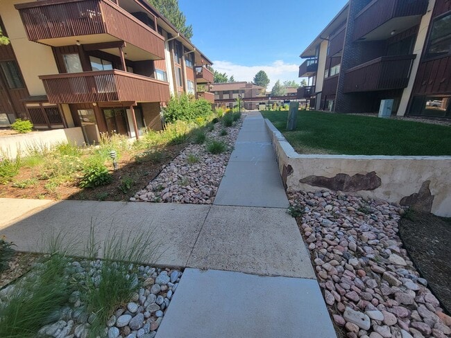 Building Photo - 500 Manhattan Dr