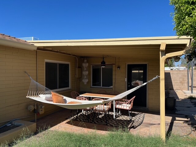 Building Photo - 402 E Las Palmaritas Dr