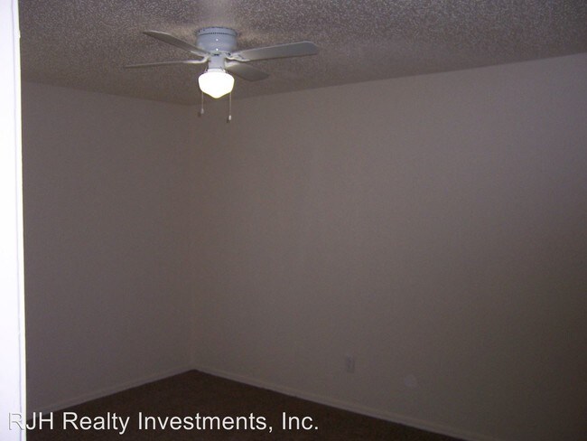 Building Photo - 1311 Glen Oaks Ct