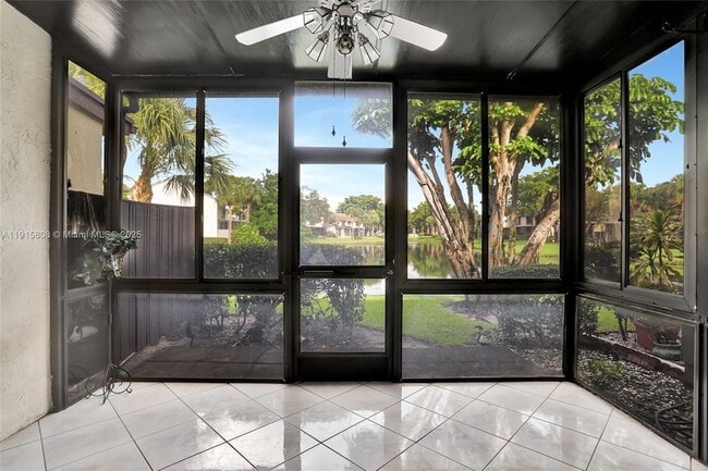 Building Photo - 4615 Carambola Cir S