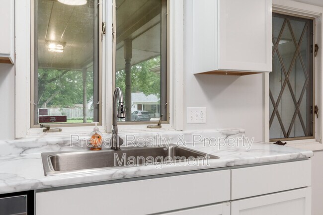 Building Photo - 5418 Tam O Shanter Dr