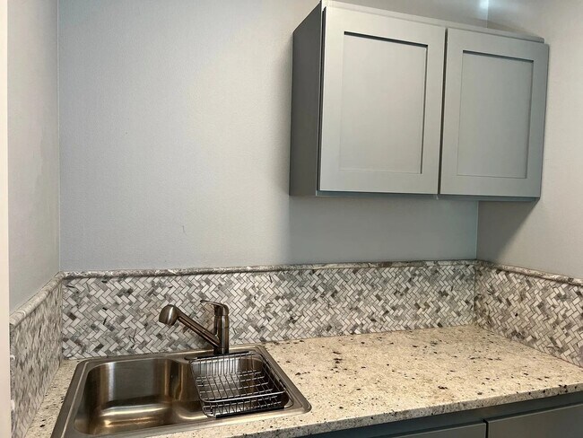 Building Photo - AVAIL. NOW! STUNNING CUSTOM HOME! IN STEIL...