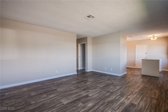 Building Photo - 5009 Evergreen Ave